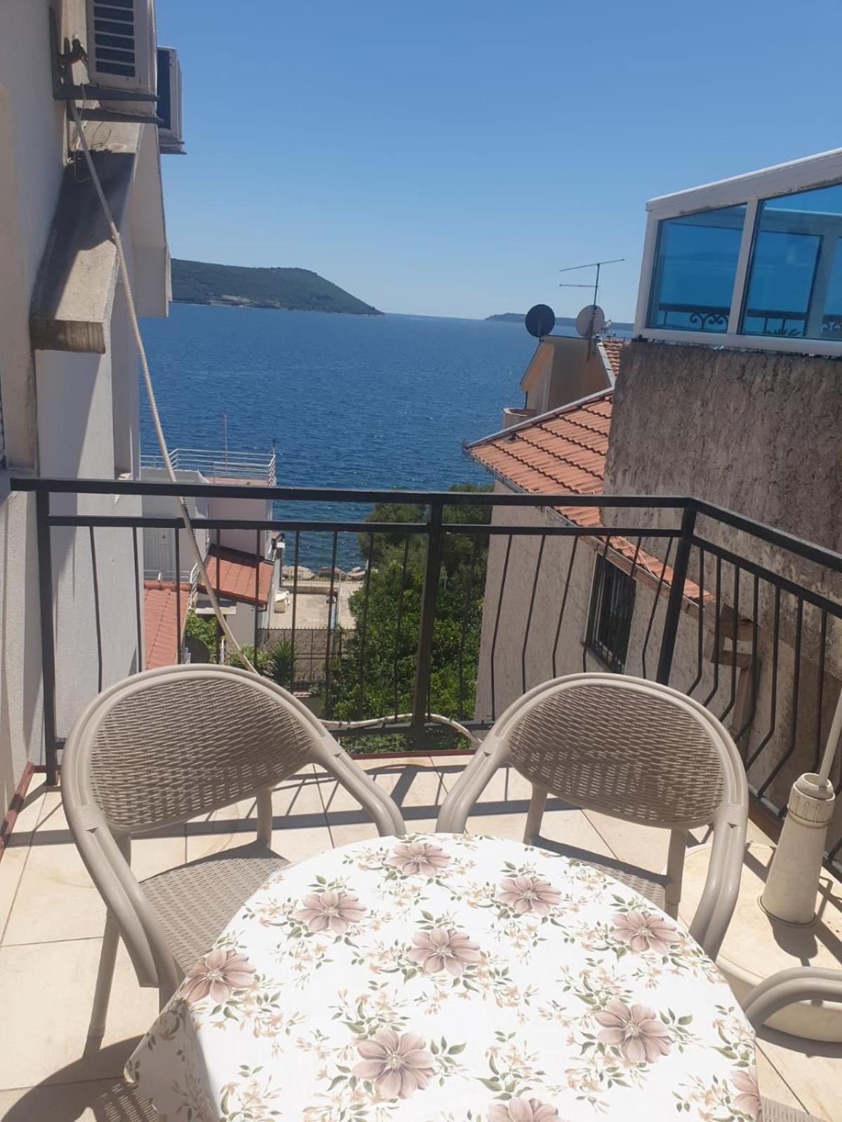 Sea View Apartments Херцег Нови Екстериор снимка