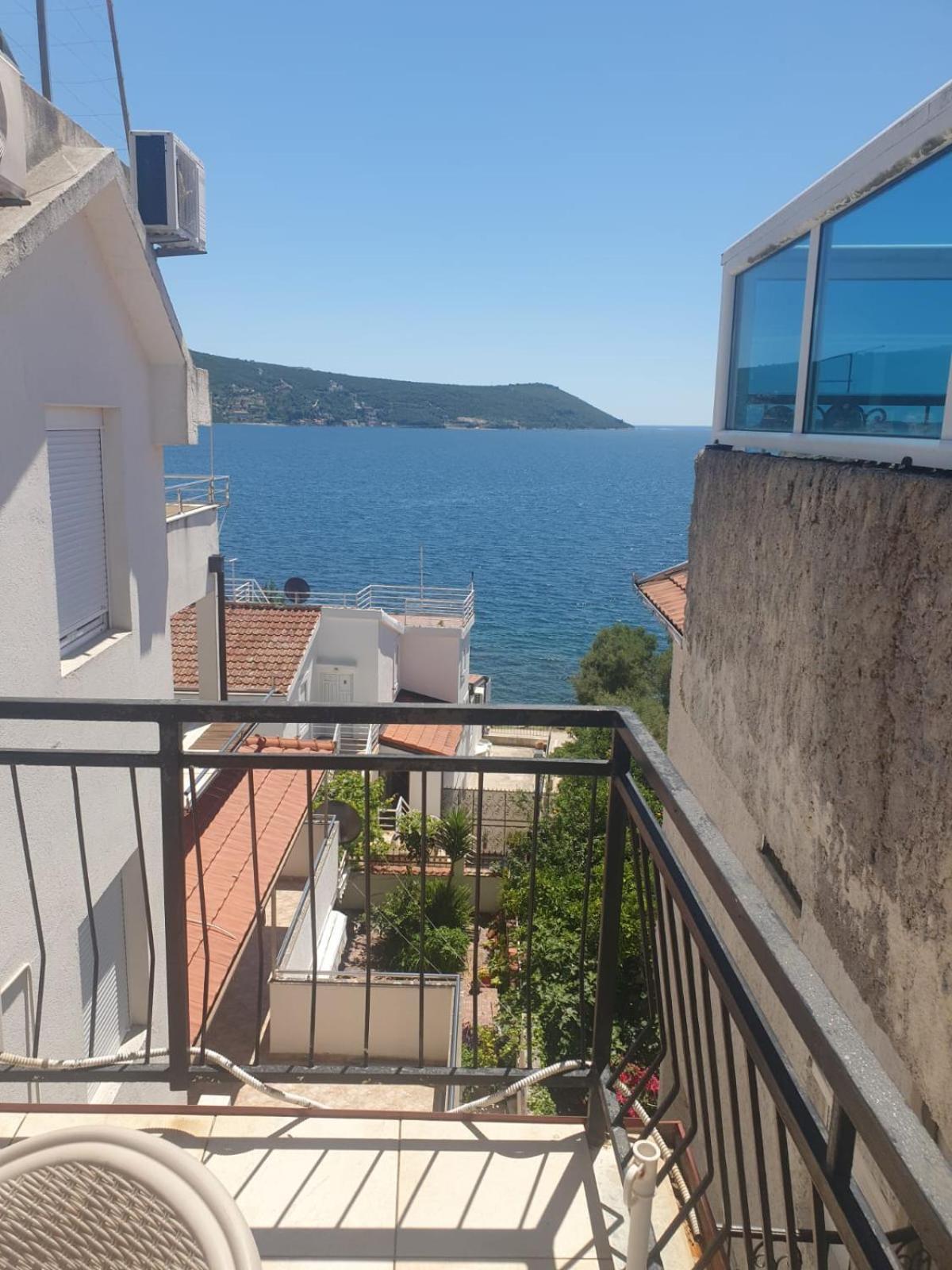 Sea View Apartments Херцег Нови Екстериор снимка