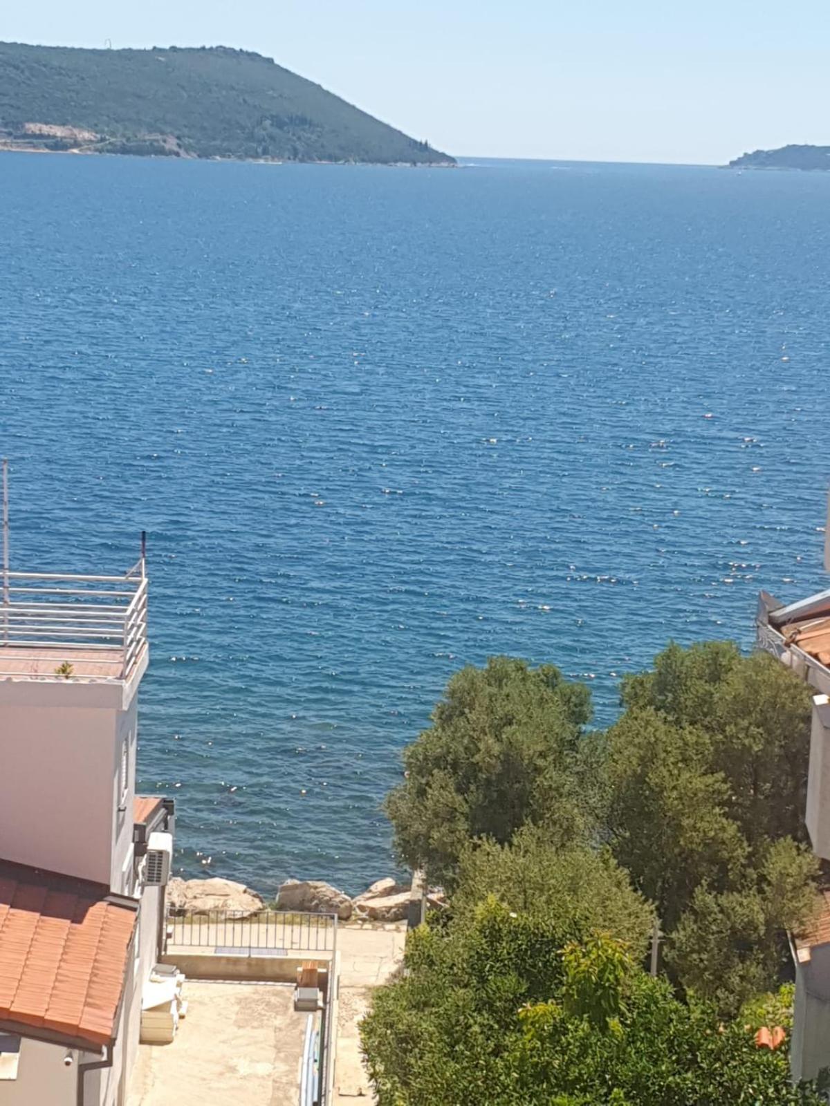 Sea View Apartments Херцег Нови Екстериор снимка