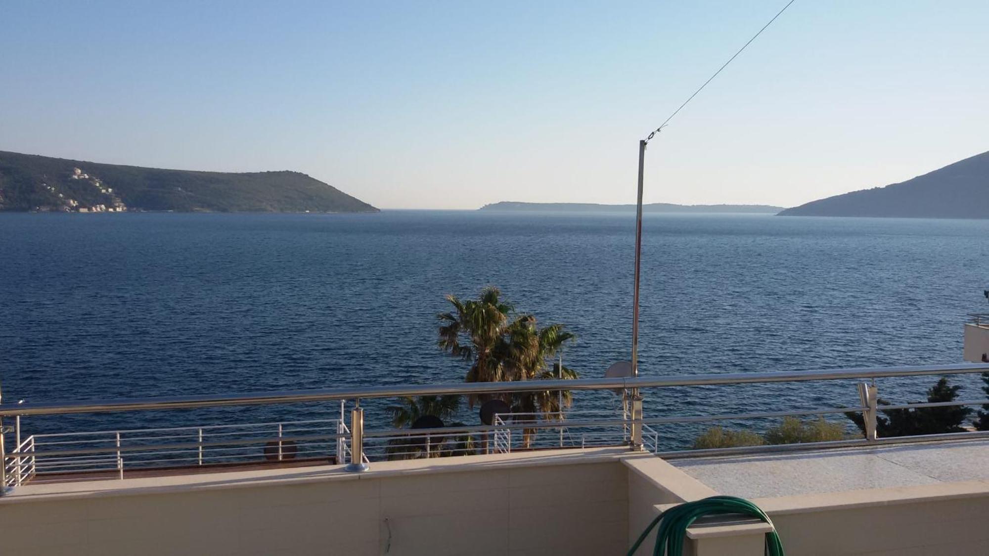 Sea View Apartments Херцег Нови Екстериор снимка